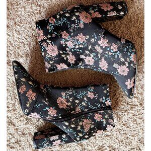 Size 10 Charlotte Russe Floral Embroidered Boots
